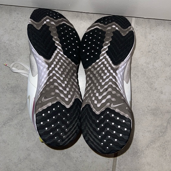 Nike React Sneakers 💖 - Picture 6 of 6